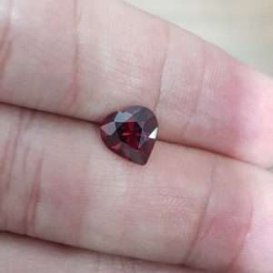 גרנט אדום טבעי 2.39 קראט